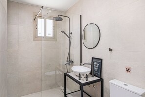 Bathroom - Aura Sun Holiday Homes - 3BD Apartment (Paphos)