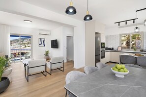 Dining - Aura Sun Holiday Homes - 3BD Apartment (Paphos)