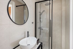 Bathroom - Aura Sun Holiday Homes - 2BD Villa w/ Private Pool (Paphos)