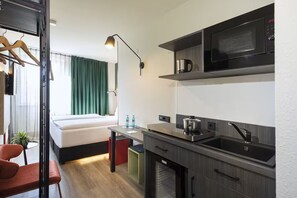 Free WiFi, bed sheets - Romantic Stuttgart Escape | Studio Double | Near Porsche Museum - 0.4 miles (Stuttgart)