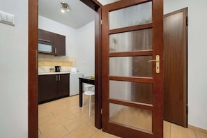 Kühlschrank, Herdplatte, Wasserkocher, Toaster