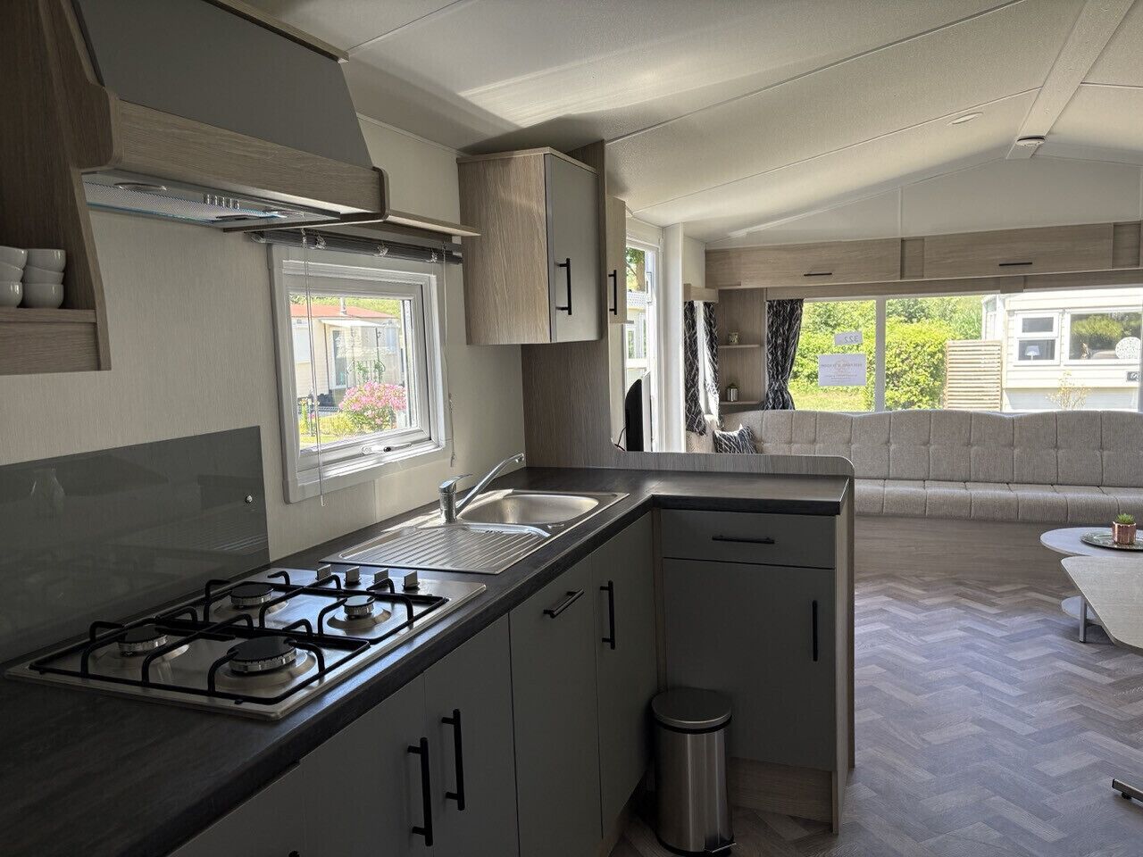 Coffee/tea maker, fridge, microwave, dishwasher
