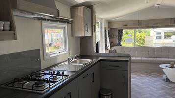 Coffee/tea maker, fridge, microwave, dishwasher
