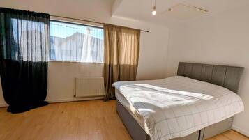 2 bedrooms, iron/ironing board, Internet, bed sheets