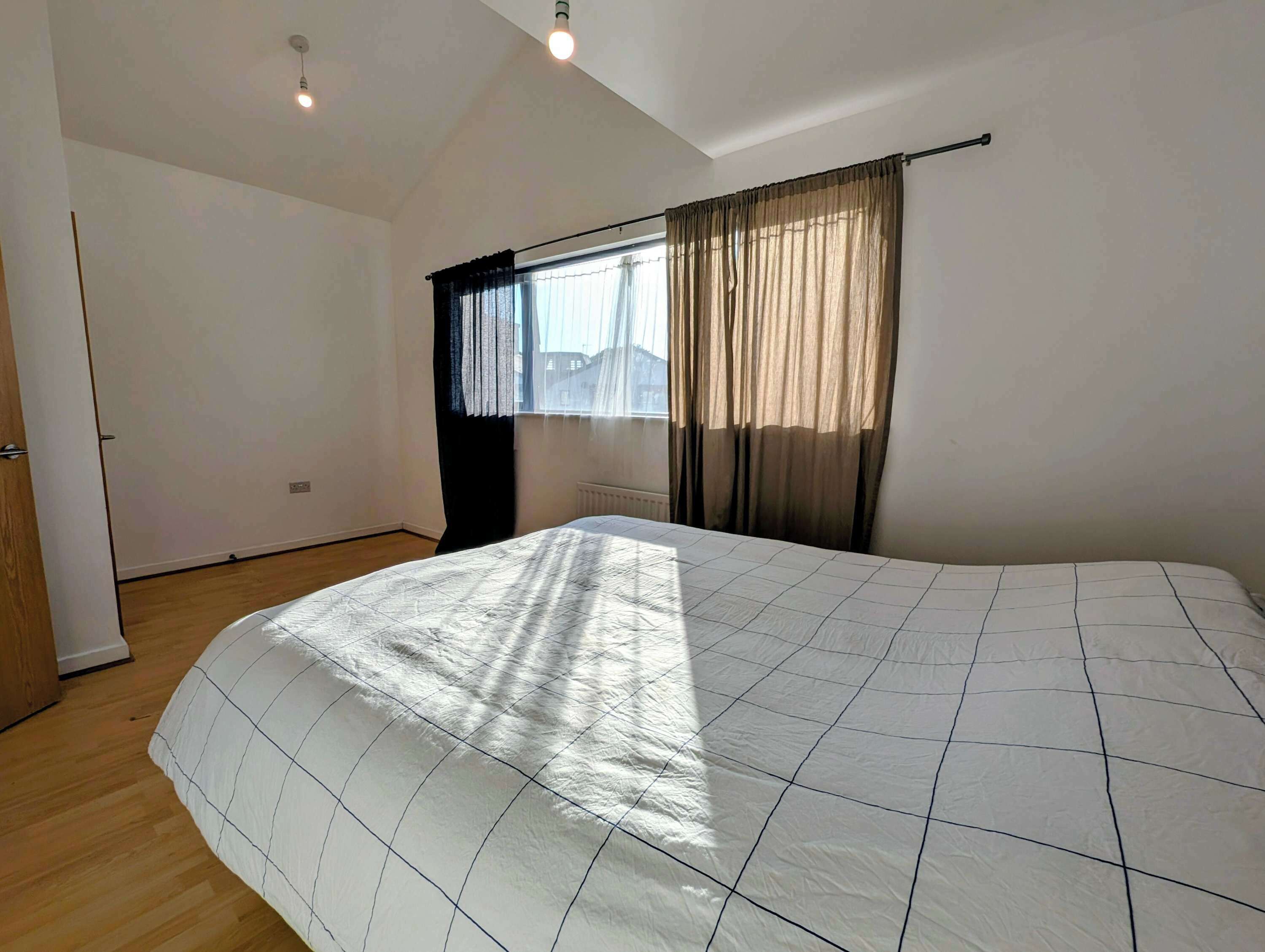 2 bedrooms, iron/ironing board, internet, bed sheets