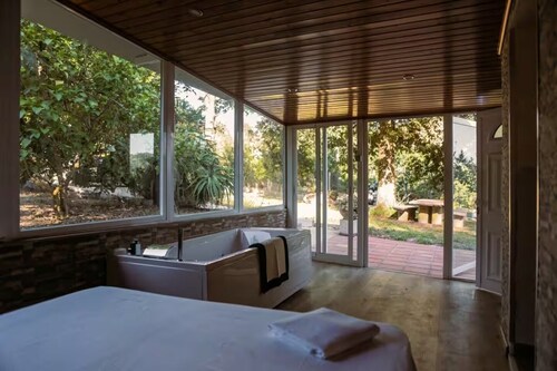 1,000-METER HOME NEAR THE BEACH (PET-FRIENDLY)