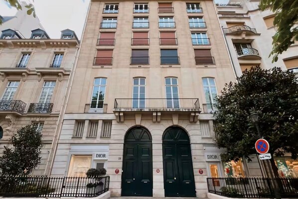 Exterior - Champs-Elysées apartment for 6 people (Paris)