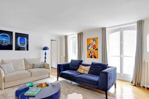 Living area - Champs-Elysées apartment for 6 people (Paris)
