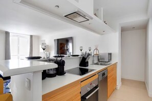 Private kitchen - Champs-Elysées apartment for 6 people (Paris)