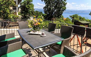 Outdoor dining - Stunning apartment in Ika with house sea view (Ika)