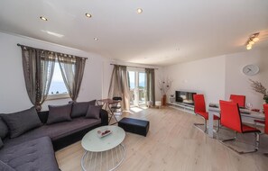 Smart TV - 3 bedroom awesome apartment in Ika (Ika)