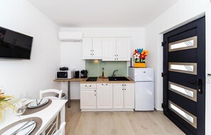 Coffee/tea maker, fridge, microwave, stovetop - Amazing apartment in Ika with swimming pool (Ika)