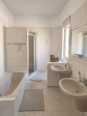 Bathroom - Vrbo Property (Riede)