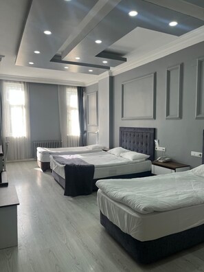 Driepersoonskamer, uitzicht op stad