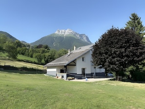 Exterior - La Pallud Holiday Home: Mountain View, Wi-Fi, Air Conditioning (Saint-Jean-de-la-Porte)