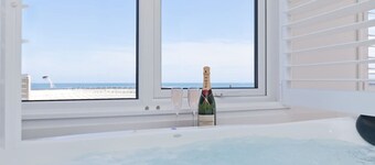 Sea La Vie - The Watch!