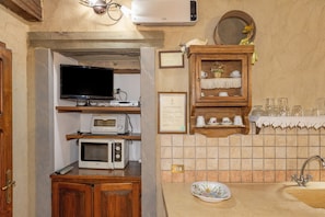Interior - 'Piccola Corte' Holiday Home with Wi-Fi (Chianni)