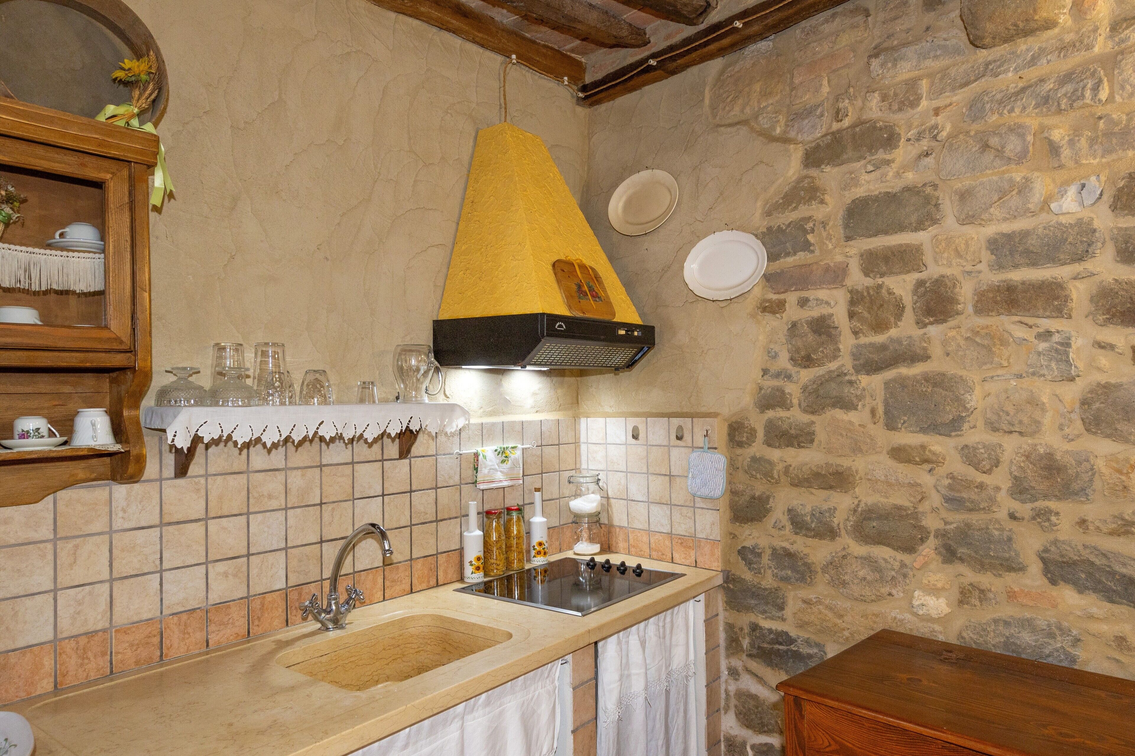 Coffee/tea maker, fridge, microwave, dishwasher