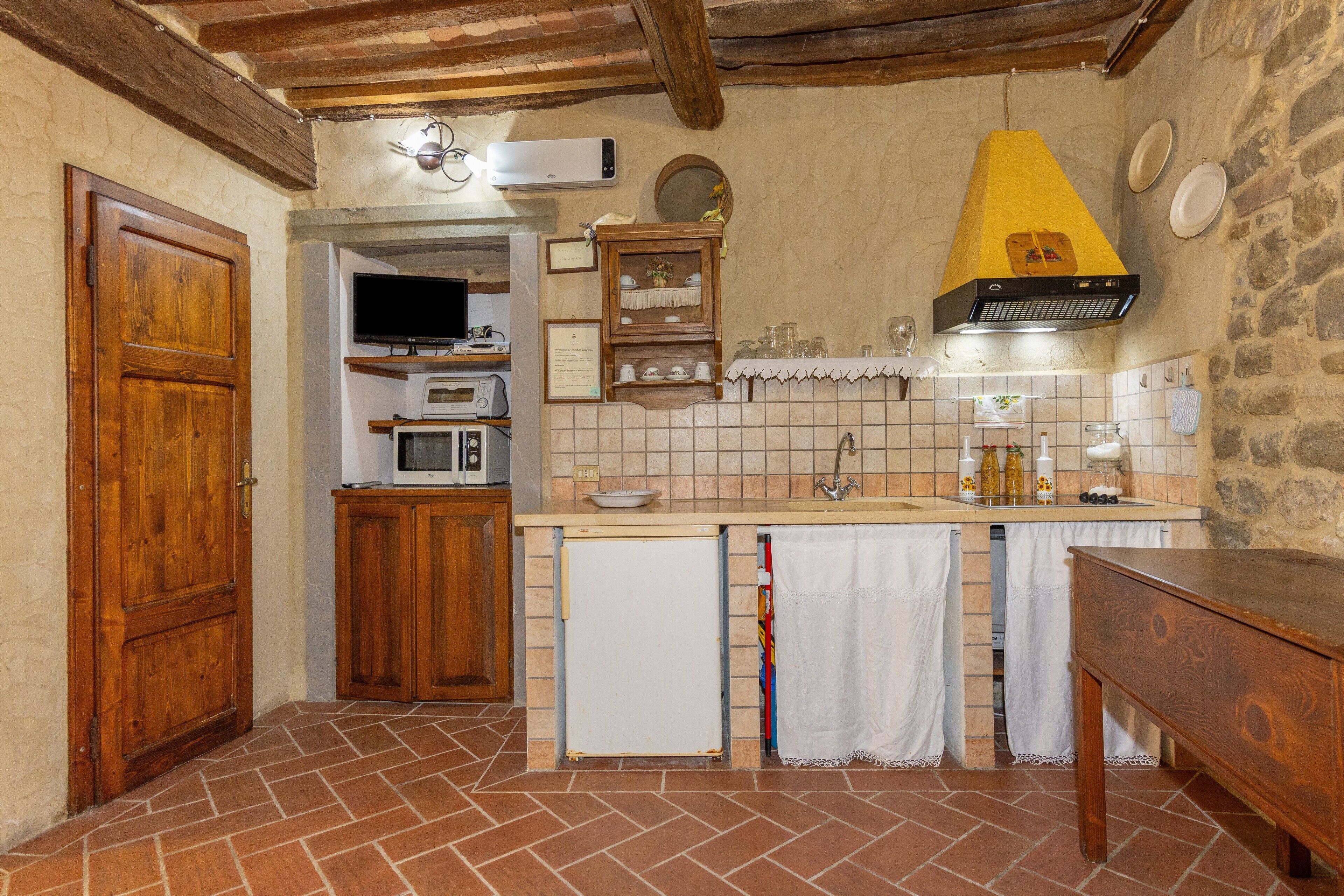 Macchina per tè/caffè, frigorifero, microonde, lavastoviglie