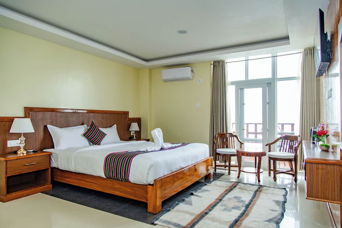 Family Room, Balcony, City View | WiFi (free)