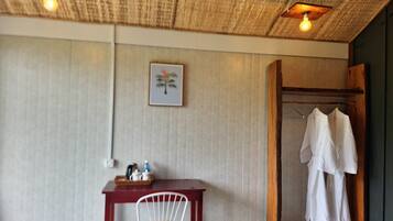 Deluxe Double Room, Balcony, Marina View | Interior