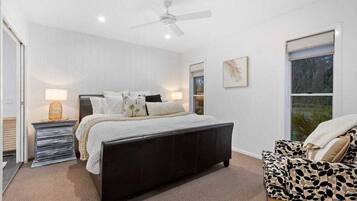 3 bedrooms, iron/ironing board, internet, bed sheets