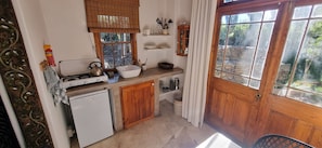 Fridge, stovetop, cookware/dishes/utensils - Konka Guest Farm (Carnarvon town)