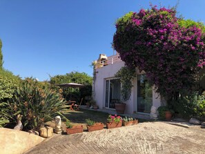 Property grounds - 3-room apartment, 73 m², with 2 private parking spaces, a garden, a sunroom, and a terrace — Île-Rousse (L'Île-Rousse)