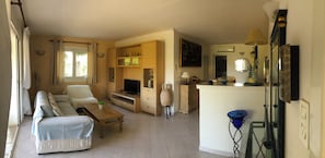 Living area - 3-room apartment, 73 m², with 2 private parking spaces, a garden, a sunroom, and a terrace — Île-Rousse (L'Île-Rousse)