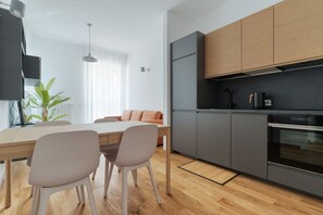 Kühlschrank, Mikrowelle, Geschirrspüler