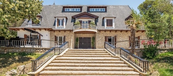 Manor House with Pool · Garraf Natural Park · Sleeps 15