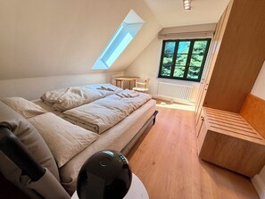 5 室のベッドルーム、デスク、旅行用ベビーベッド、WiFi
