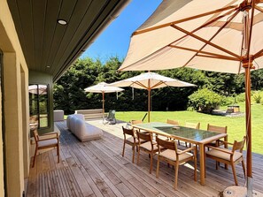 屋外ダイニングエリア