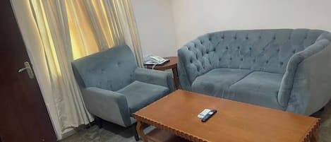 Executive Suite | Living area
