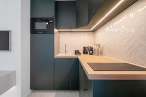 Coffee/tea maker, fridge, microwave, stovetop - Apartment 'Carré D'Or' with Wi-Fi and Air Conditioning (Nice)