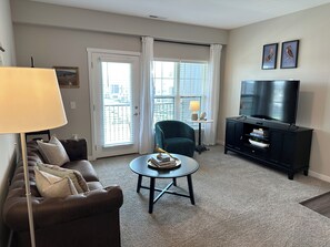 Living area - The Oxford Flat | New Albany Area | Balcony (Westerville)