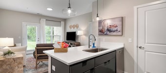 1st Floor | Luxury Furniture | Pool | Gym | Golf!