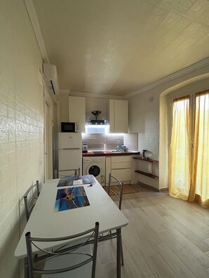 Private kitchen - Vrbo Property (La Spezia)