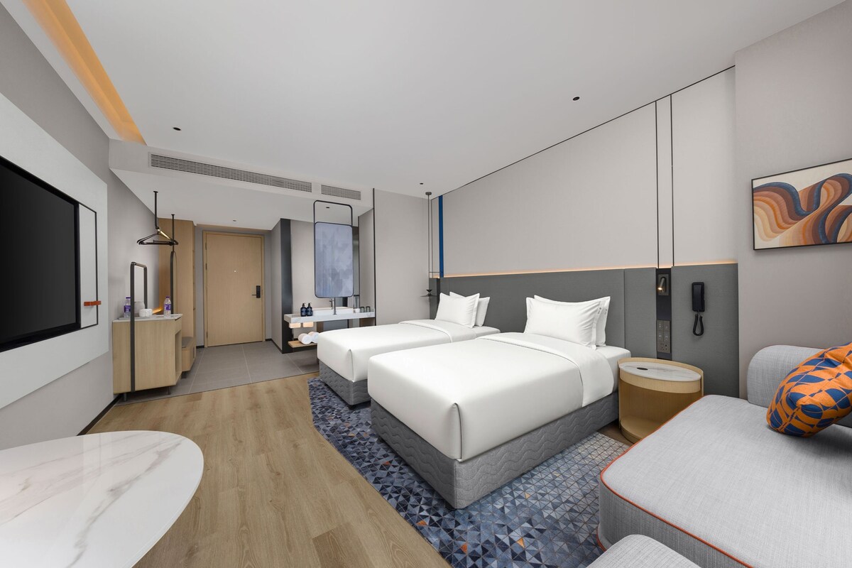 Quarto standard (Hollywood Twin) | Edredons de pluma, escrivaninha, cortinas blackout, berços grátis