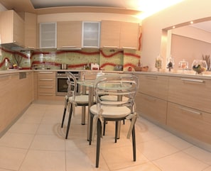 Dining - Spacious 3BR Apartment in Central Chalkida — Sleeps 6 . (Chalkida)