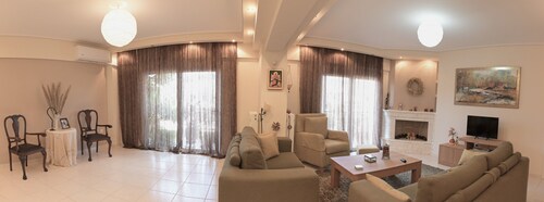 Spacious 3BR Apartment in Central Chalkida — Sleeps 6 .