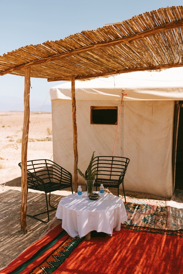 Comfort driepersoonskamer, patio | Buiten dineren