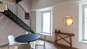 小型四人房, 城市景观 | 用餐