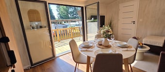 Tinyhouse „SeeZeit“ in ruhiger, naturnaher Lage direkt am Garder See.