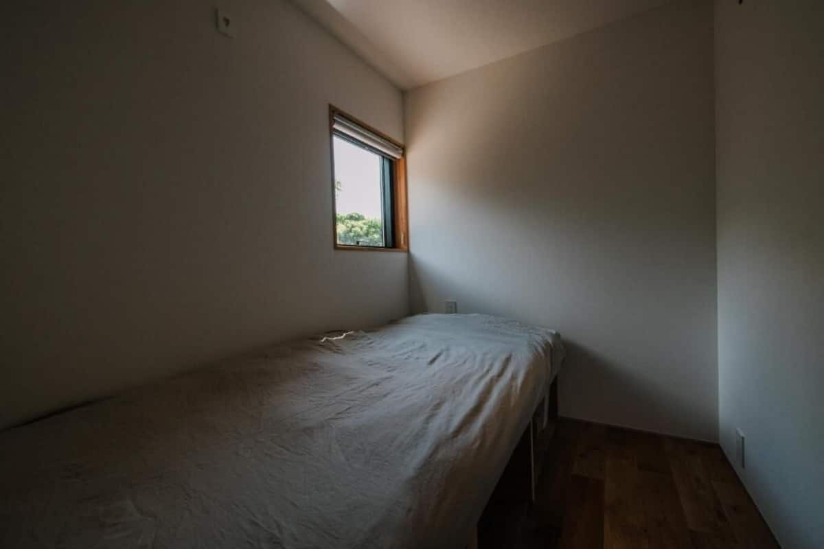 Single Room | Blackout drapes, WiFi (free)