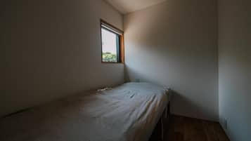 Single Room | Blackout drapes, WiFi (free)
