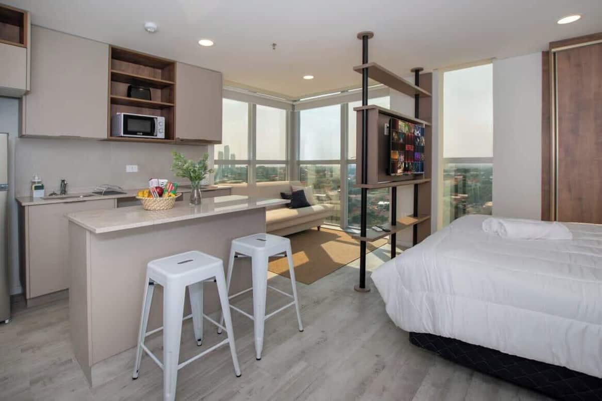 Studio, balcon, vue ville
