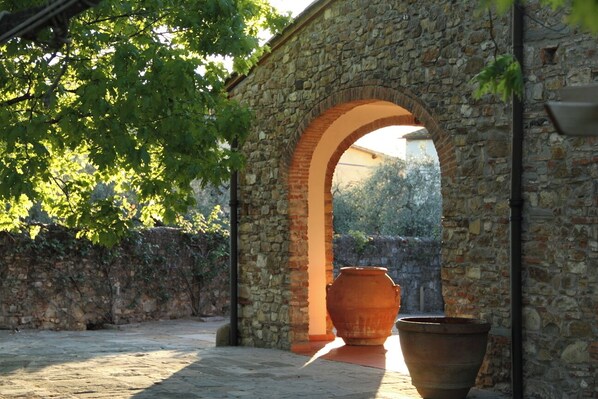 Property grounds - Podere Fichereto: Stone House, Olive Grove, and Parking for Family and Friends (Scandicci)