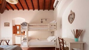 2 bedrooms, iron/ironing board, travel cot, free WiFi - Podere Fichereto: Stone House, Olive Grove, and Parking for Family and Friends (Scandicci)