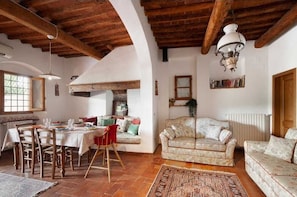 Living area - Podere Fichereto: Stone House, Olive Grove, and Parking for Family and Friends (Scandicci)